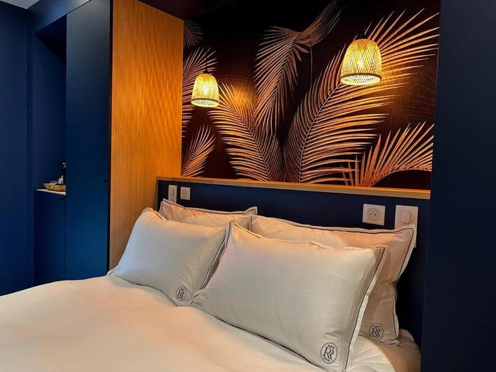 Chambre d’hôte pour 2 personnes, avec vue ainsi que piscine et terrasse