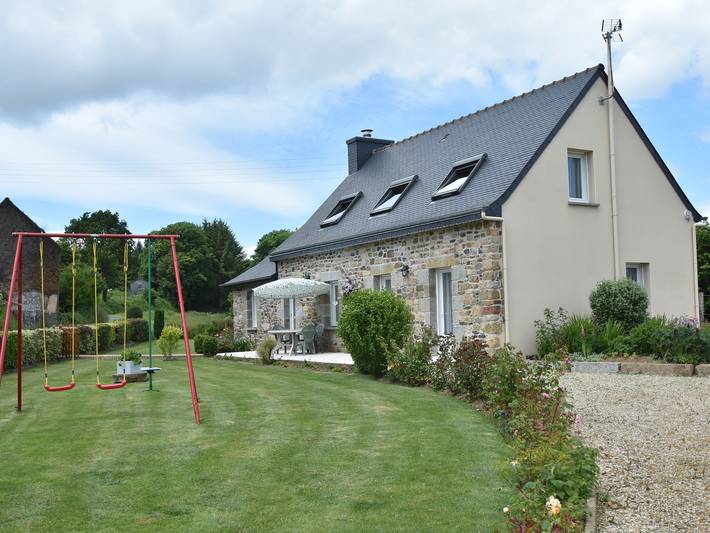 Location de vacances pour 7 personnes, avec jardin et terrasse à Plouvara