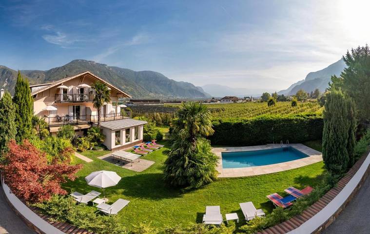 Hotel für 5 Personen, mit Balkon und Terrasse sowie Garten und Pool in Nals - 4
