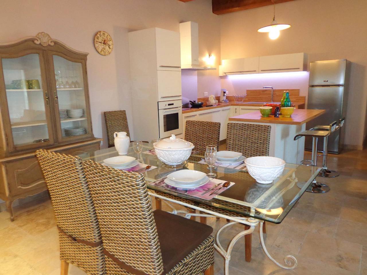 Entire holiday apartment, Domaine Les Rivales in the Provence, L'olivier in Cavaillon, Parc naturel régional du Luberon