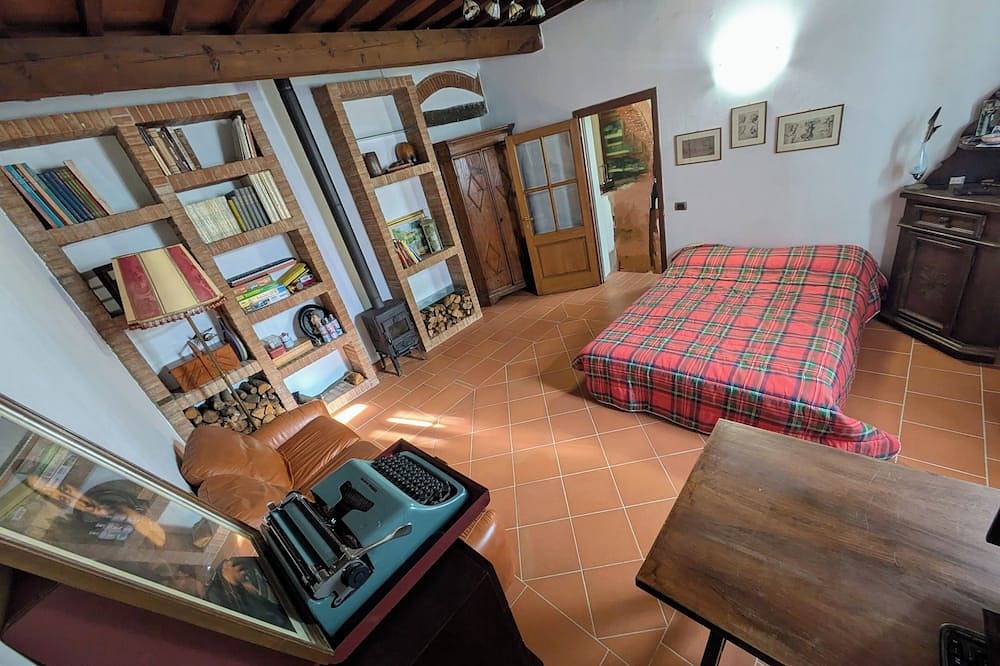 15 minutes from Florence with large garden and terrace with breathtaking views in Lastra a Signa, Province de Prato