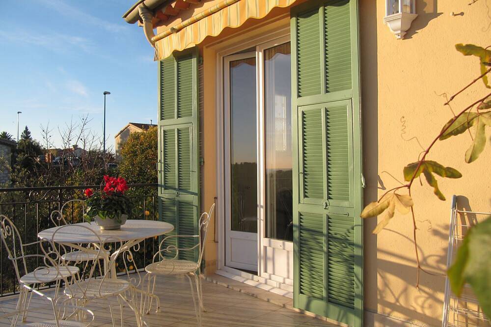 Villa 2 ch. vue mer situation idéale piscine & jardin privés calme plage à 6 mn in Cagnes-sur-Mer, Côte méditerranéenne (France)