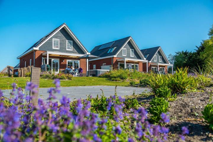 Villa für 6 Personen, mit Whirlpool und Sauna sowie Terrasse und Garten - 1