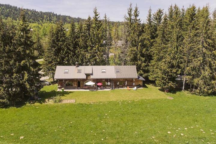 Chalet pour 6 personnes, avec terrasse, animaux acceptés à Les Déserts