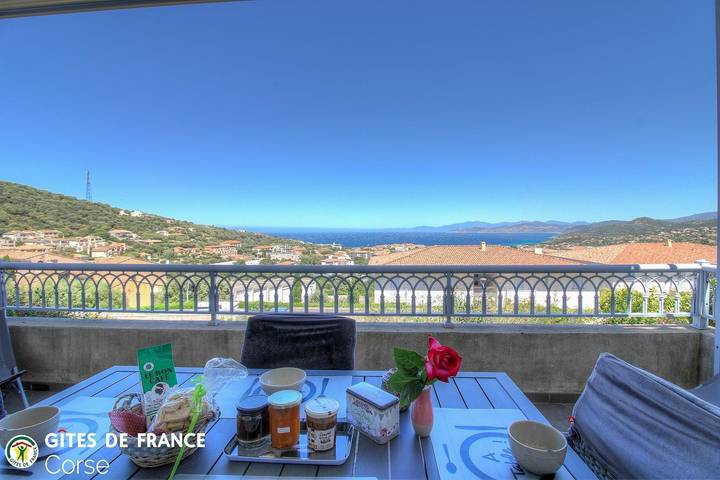 Gîte für 4 Personen, mit Terrasse und Garten sowie Ausblick