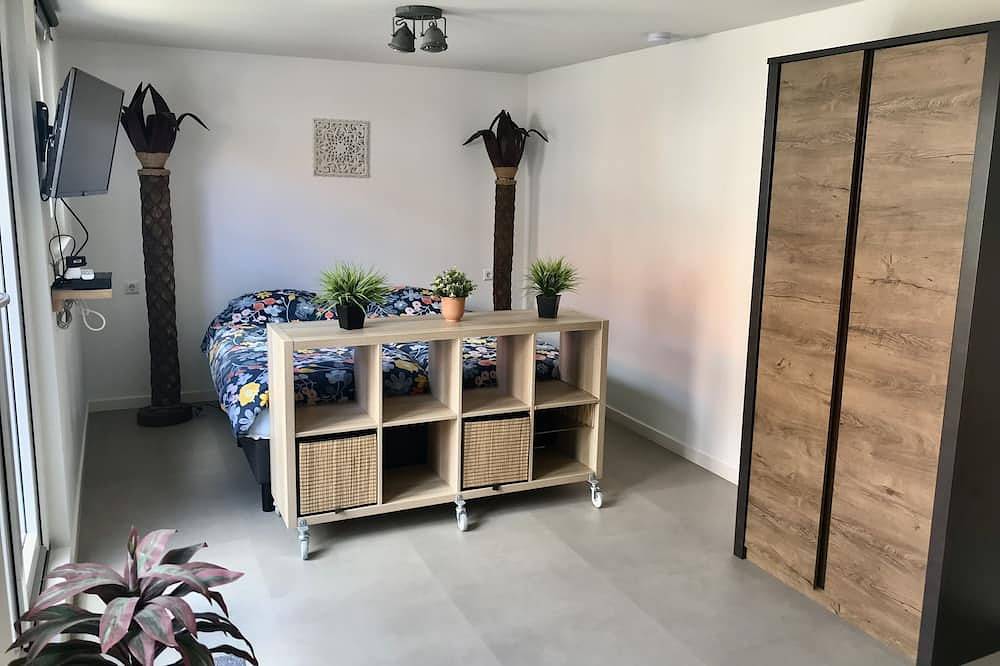 Vacation home with 3 bedrooms, furnished. Garden, 2 bathrooms, 2 kitchens, 200 meters from the beach in Egmond, Egmond aan Zee