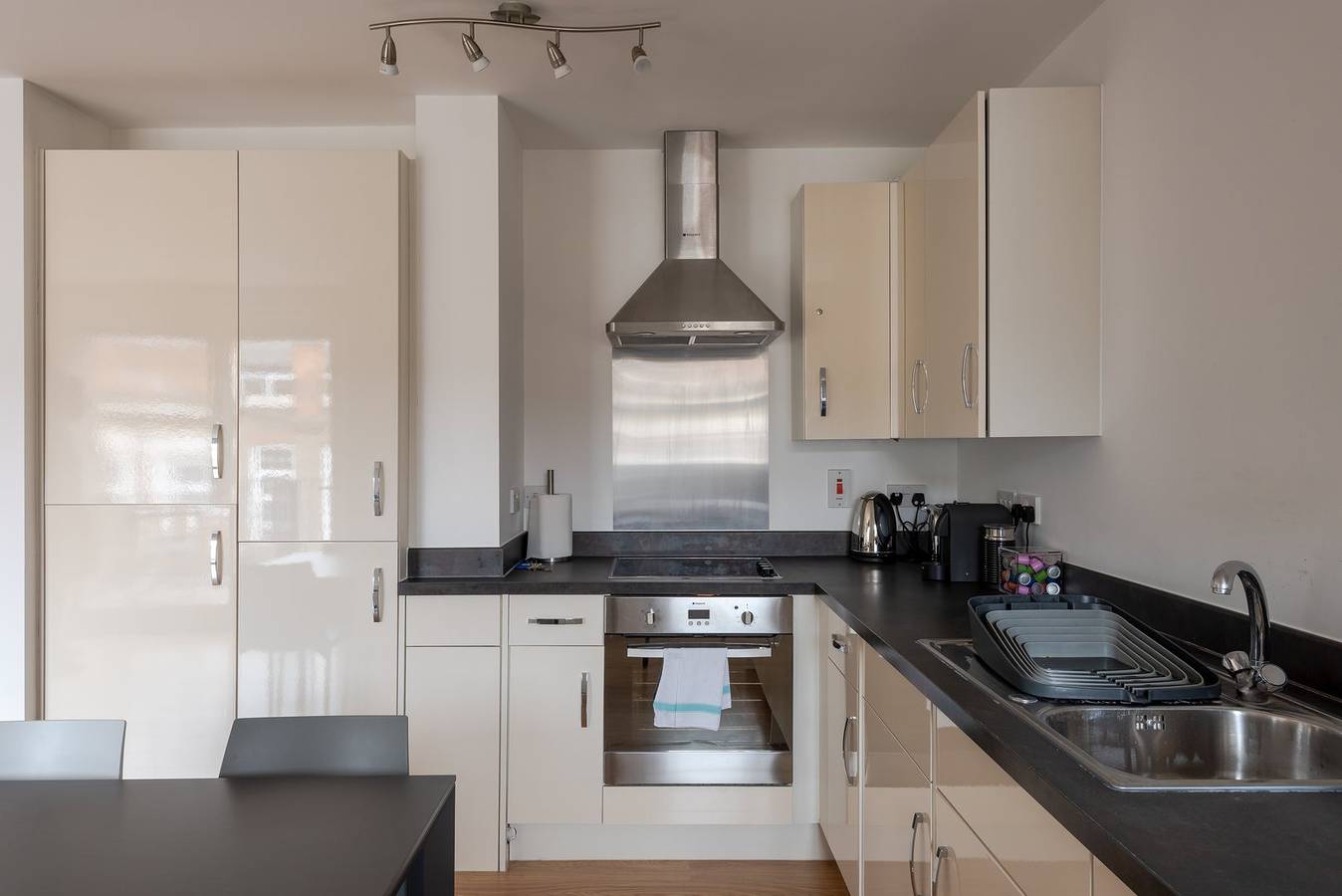 Ganze Wohnung, Ferienwohnung für 4 Personen mit Balkon in Tower Hamlets, London