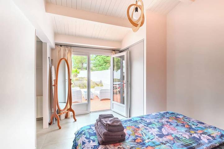 Location de vacances pour 7 personnes, avec jacuzzi et jardin dans Plage des sables d'or - 3