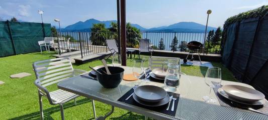 Villa für 6 Personen, mit Terrasse und Ausblick sowie Seeblick und Garten, mit Haustier am Lago Maggiore