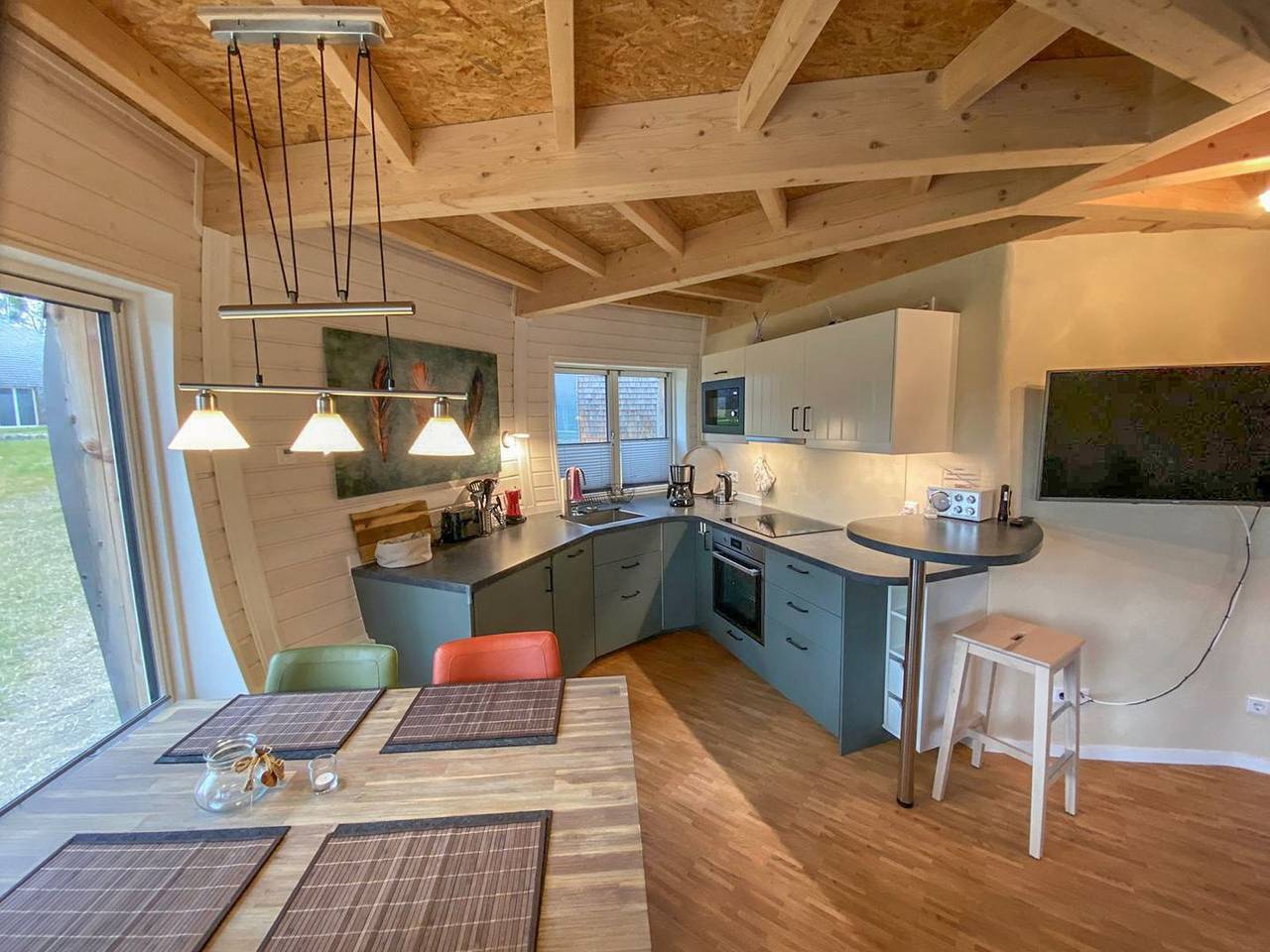 Kugelhaus Tamika – Sauna, Whirlpoolwanne, Kamin & Terrasse am Tollensesee in Tollensesee, Penzlin