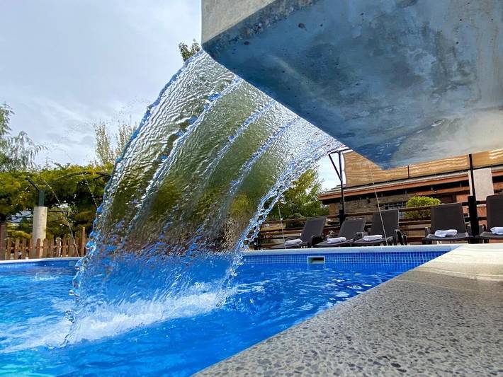 Casa rural para 10 personas, con piscina además de jardín y vistas en Villamena