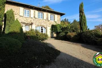 Gîte pour 6 personnes, avec jardin à Polignac