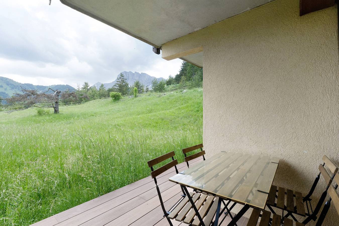 Appartement entier, Appartement 'La Canopée - Vue Grand Veymont' avec vue sur la montagne et terrasse privée in Gresse-en-Vercors, Parc naturel régional du Vercors
