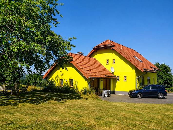 Ferienwohnung für 5 Personen, mit Terrasse und Garten sowie Ausblick in Euscheid