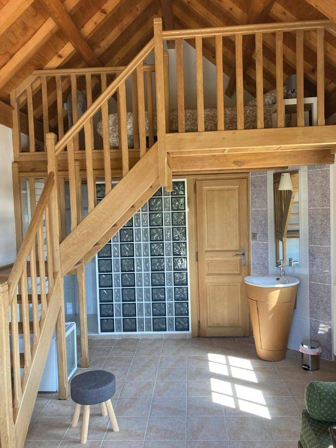 Gîte pour 2 personnes, avec jardin ainsi que vue et terrasse, animaux acceptés à Broye