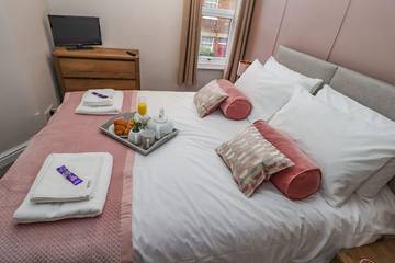 Log Cabin for 5 People in Lincoln, Lincolnshire, Photo 3