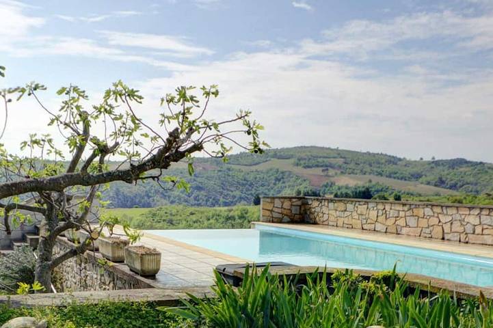 Gîte pour 2 personnes, avec Piscine à Malleval