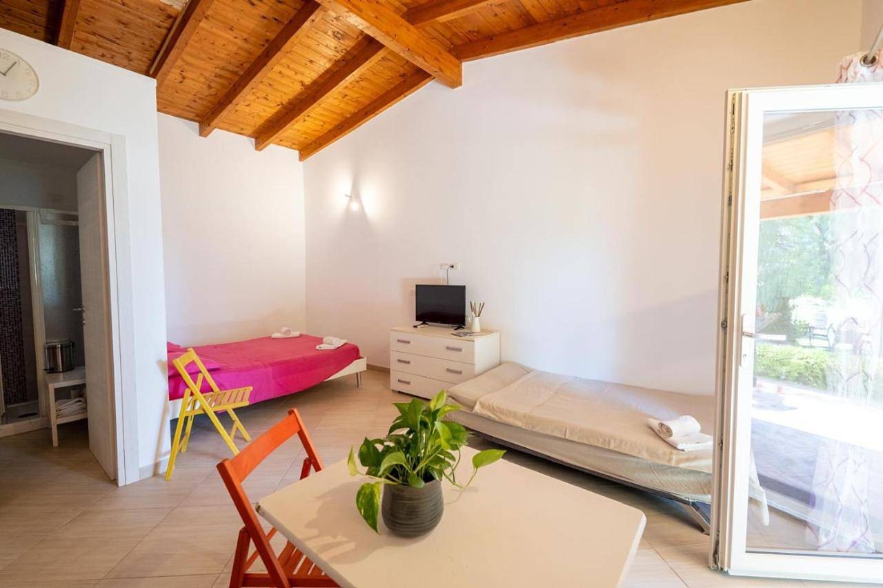 King Room with Garden View in Uggiano la Chiesa, Provincia di Lecce