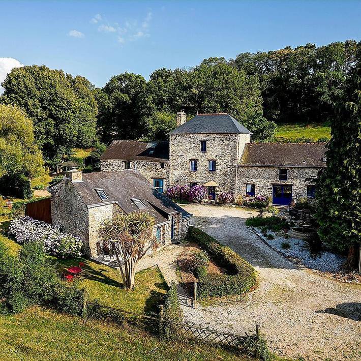 Gîte pour 4 personnes, avec Jardin ainsi que Piscine et Vue à Redon