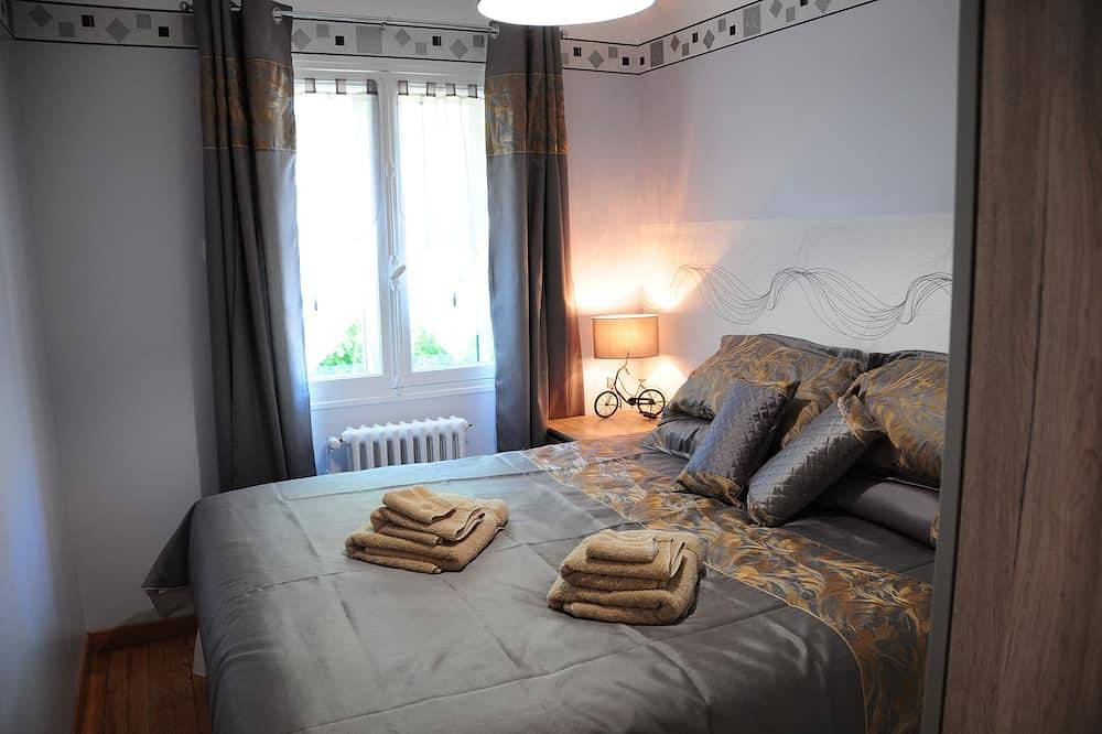 Entire apartment, Luxurious 3 bedroom Apartment set in the heart of the Pyrenees........ in Lau-Balagnas, Pyrenees National Park