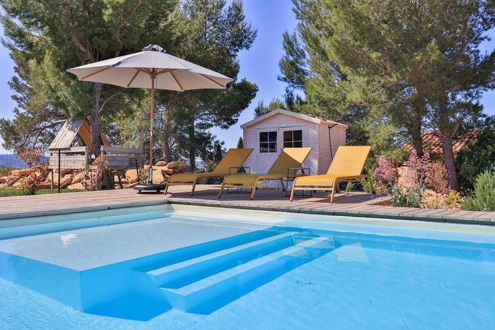 Location de vacances pour 16 personnes, avec terrasse ainsi que jardin et piscine à La Cadière-d'Azur - 4