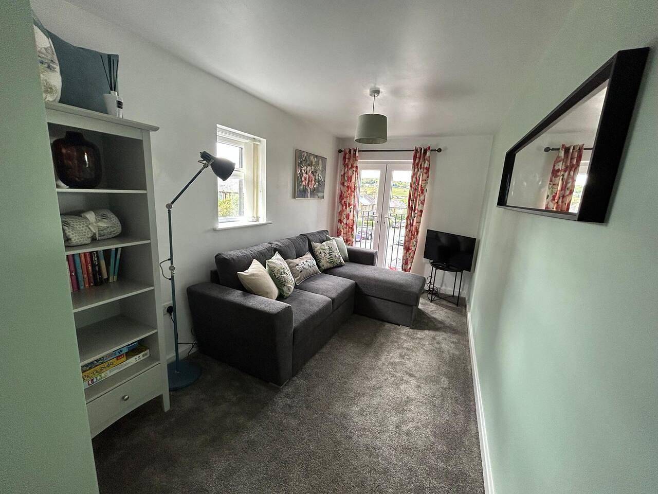 1-Bed House, Sleeps 4, Free Parking in Disley, Cheshire East