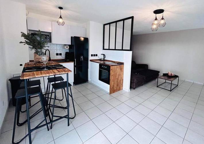 Appartement de vacances pour 4 personnes, avec Balcon ainsi que Terrasse et Piscine à Lormont