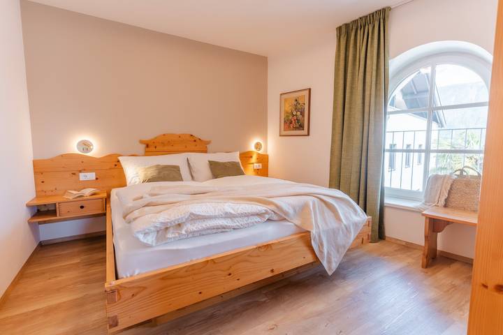 Ganze Wohnung, Maisonette mit zeitloser Eleganz & Weitblick in Nals, Nonsberggruppe