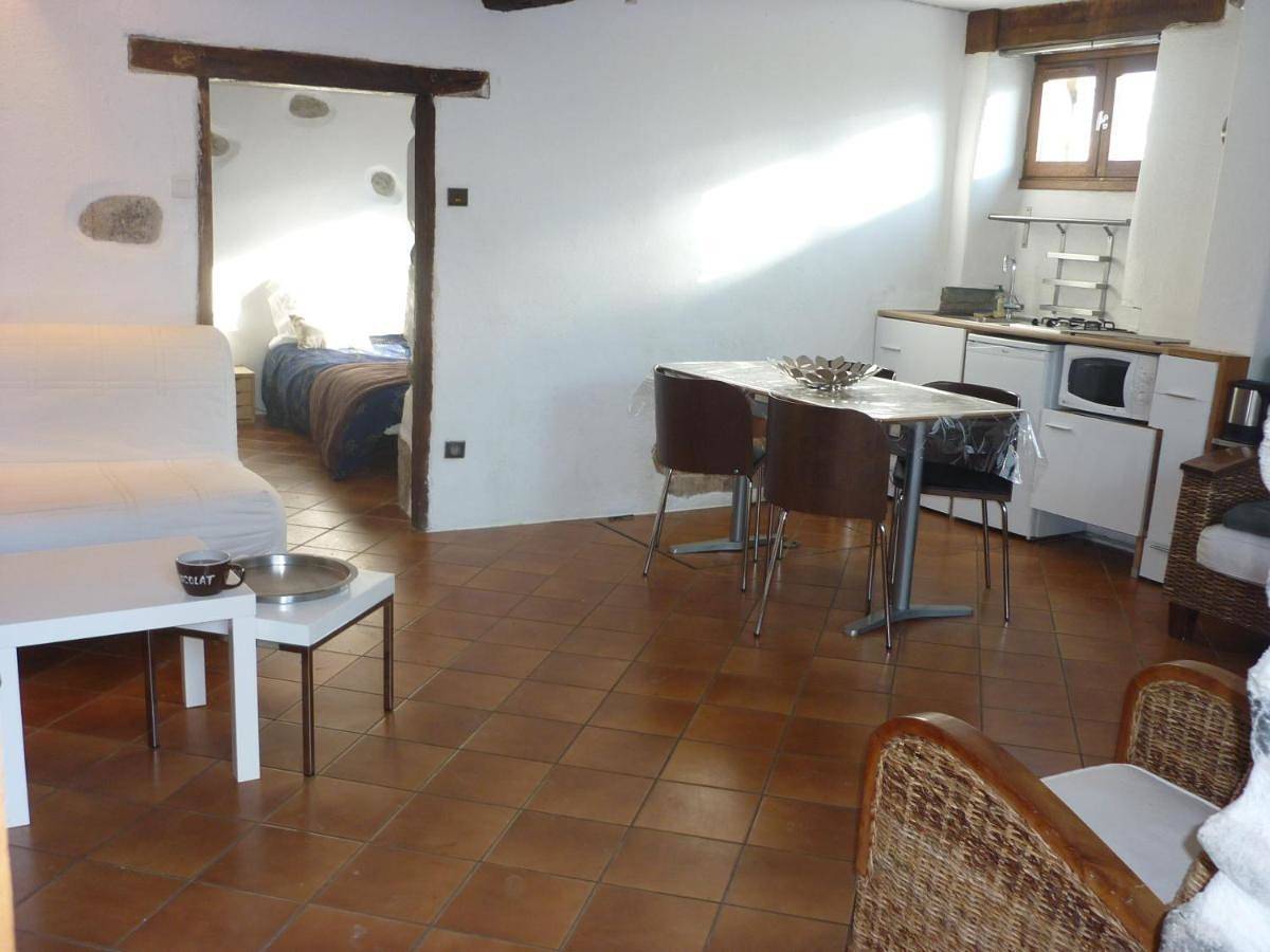 Appartement entier, Apartment with Pool View in Vaulnaveys-le-Haut, Isère