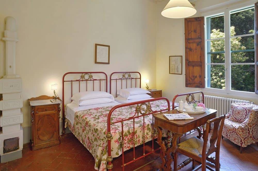 Villa Gioli, Historic Tuscan Villa with Pool & Private Park in Fauglia, Italienische Riviera