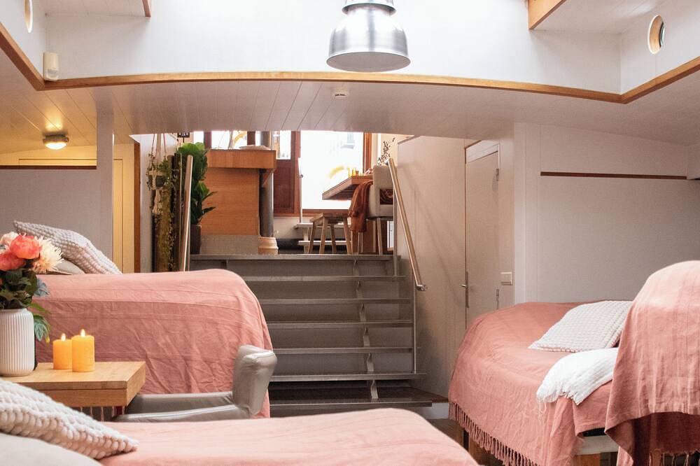 Unique spacious comfortable (private) boat near Amsterdam in Amsterdam Oost, Holländische Küste
