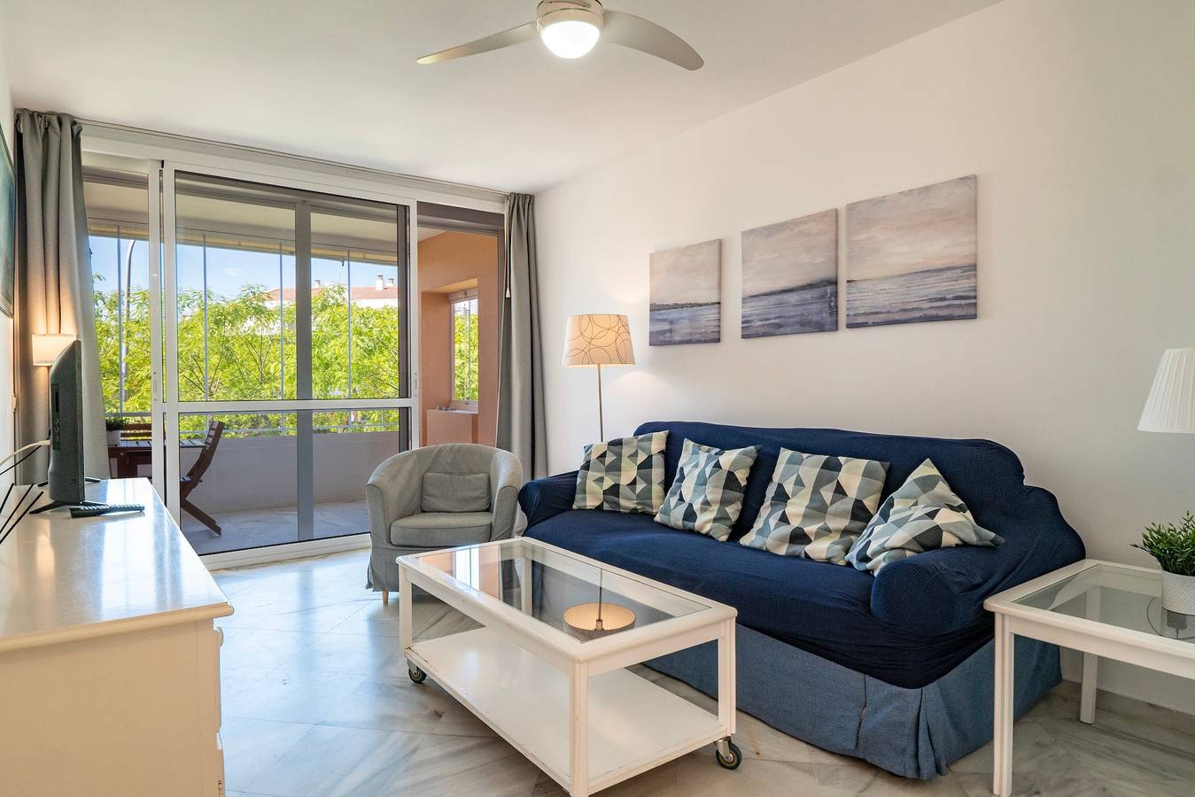 Geheel appartement, Appartement 'Kiko Las Américas' met zeezicht, zwembad en wifi in Urbasur, Isla Cristina