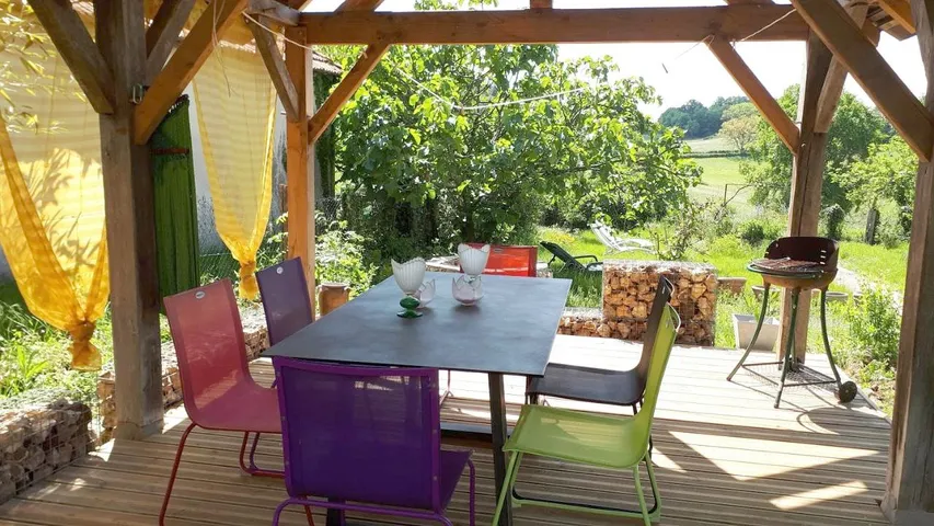 Casa de vacaciones para 6 personas, con vistas además de jardín y piscina para niños - 1