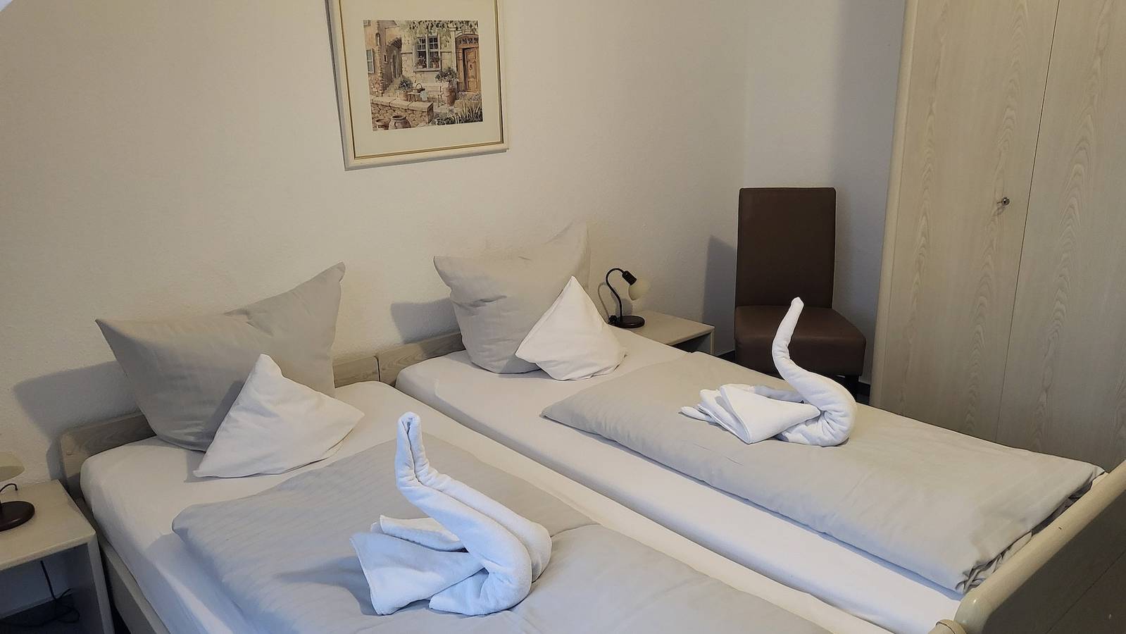 Landgasthaus & Hotel Römerhof - Zweibettzimmer/Doppelzimmer Economy im Nebengebäude mit Wlan in Obernburg am Main, Fränkisches Weinland