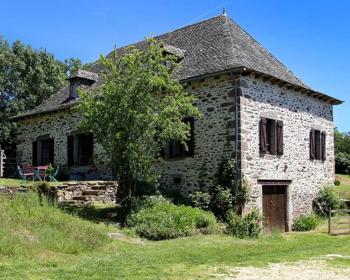 Location de vacances pour 6 personnes, avec piscine ainsi que vue et jardin dans Puycapel - 4