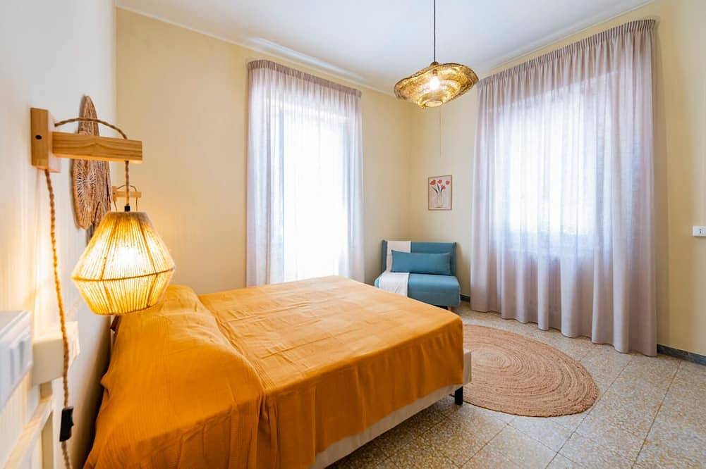 A charming 90-square-meter villa, perfect for six guests, featuring a private street-level entrance.The property is situated in a quiet area of ​​Silvi and enjoys a great location: thanks to a pedestrian path, you can reach the sea in just 10 minutes in Silvi, Côte Adriatique Abruzzes