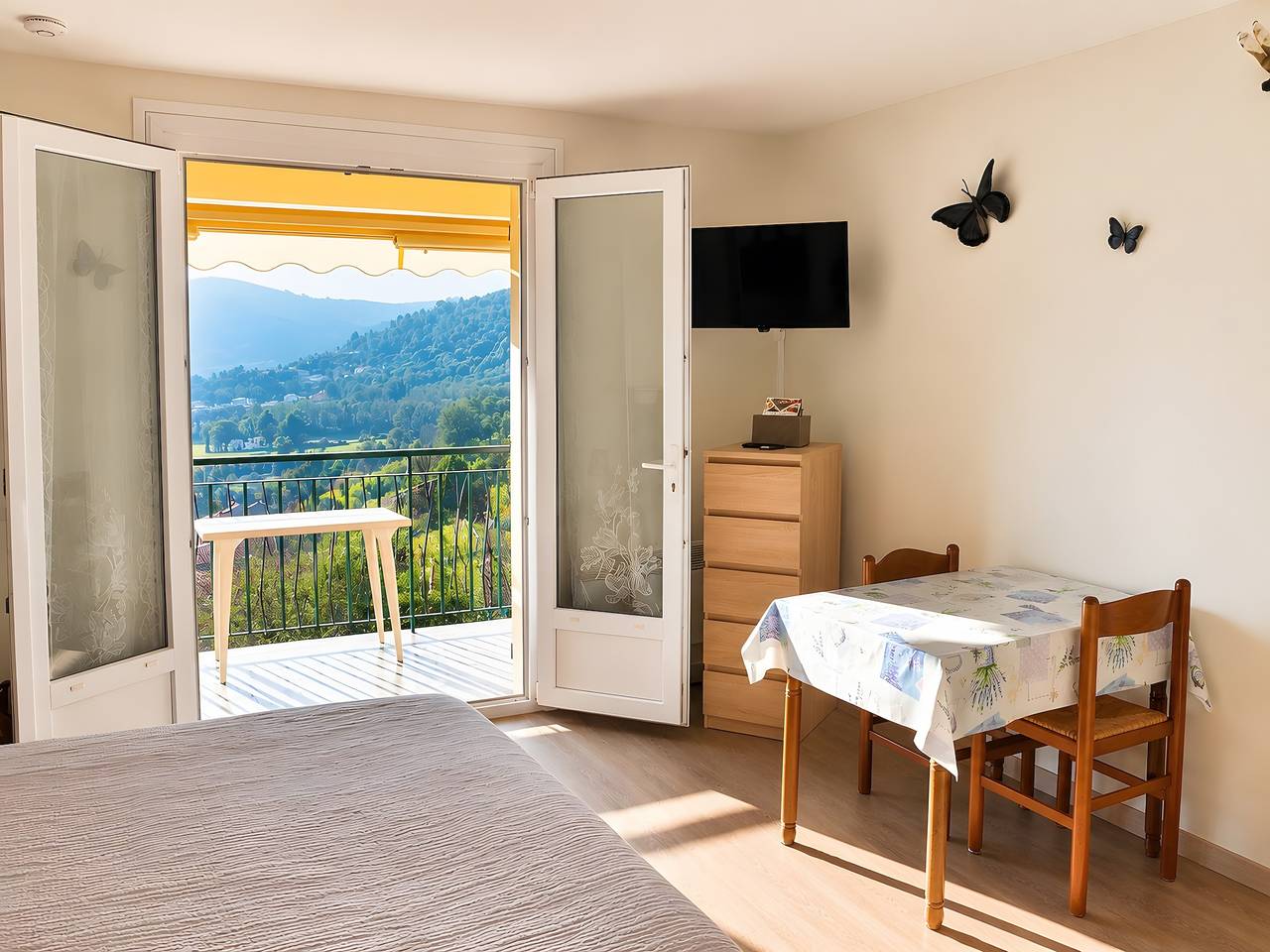 Studio entier, Studio 'À Louer Gréoux' avec terrasse privée, balcon et Wi-Fi in Gréoux-les-Bains, Alpes-de-Haute-Provence