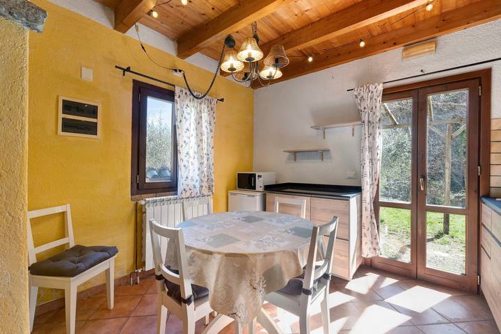 Casa vacanze 'Del Fiume' con vista sulle montagne e giardino privato in Rialto, Alpi Liguri