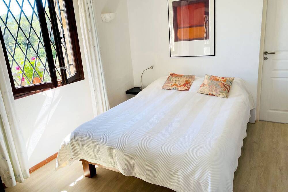 Geheel appartement, 3-zi.-whg. in 2-familienhaus mit Beheizbarem Pool und Bouleplatz in Tourrettes-sur-Loup, Cannes regio