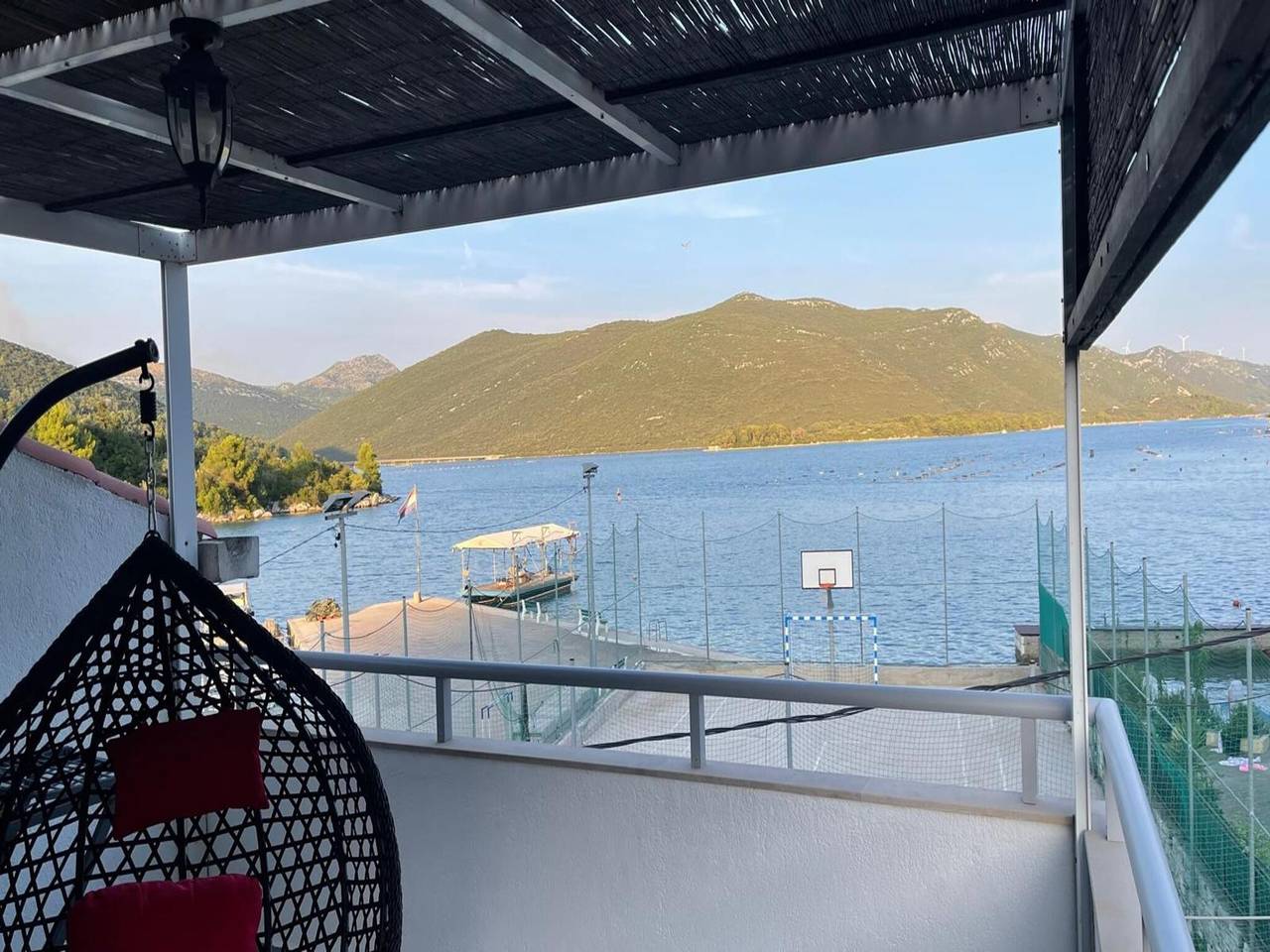 Four Bedroom Holiday Home with Sea View in Ston, Dubrovnik-Neretva