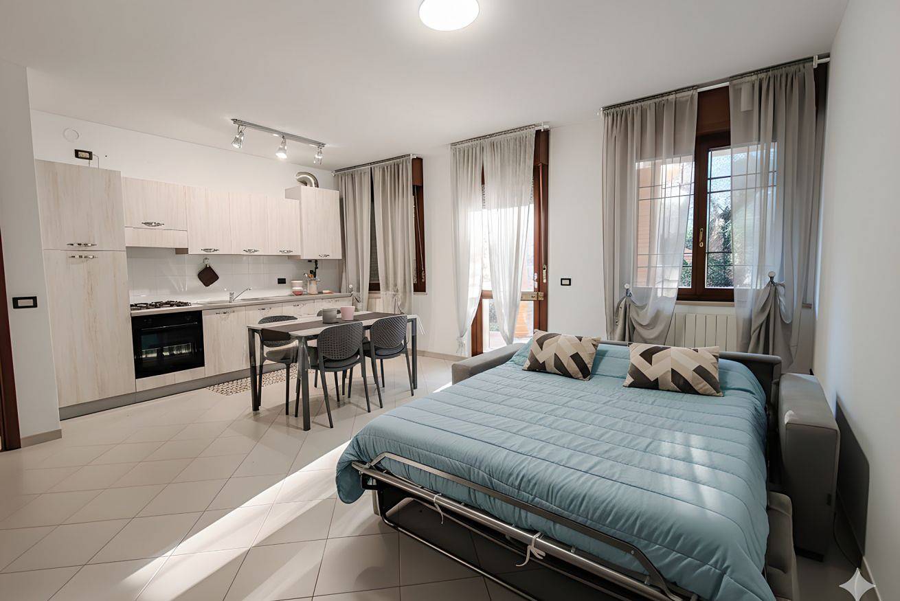 Ganze Wohnung, Ferienwohnung für 4 Personen mit Garten in Padenghe sul Garda, Gardasee-Berge