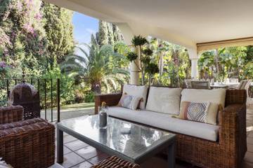 Villa for 12 Guests in Marbella East, Marbella, Picture 2