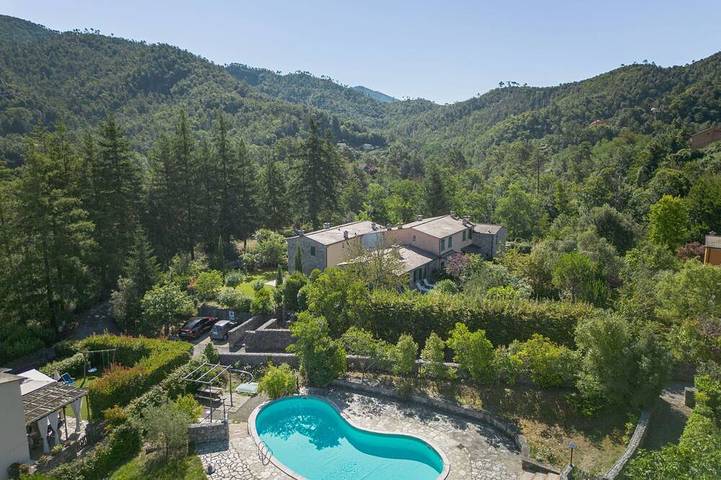 Location de vacances pour 5 personnes, avec piscine et terrasse à Pignone