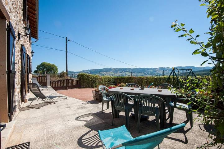 Gîte pour 6 personnes, avec Terrasse ainsi que Jardin et Vue