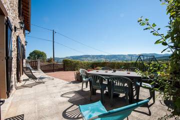 Gîte pour 6 personnes, avec terrasse et jardin à Montagny-sur-Grosne