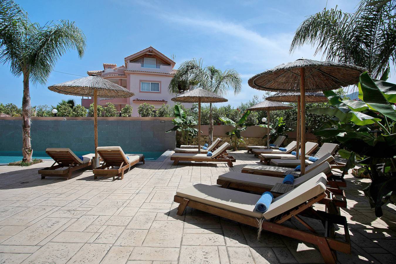 Studio entier, Appartement studio "Villa Dionysia S1" près de la plage avec piscine partagée et Wi-Fi in Alykanas, Alykes
