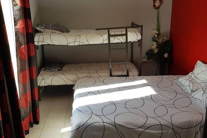 Gîte pour 6 personnes, avec terrasse et jardin ainsi que sauna et jacuzzi à Sabran - 2