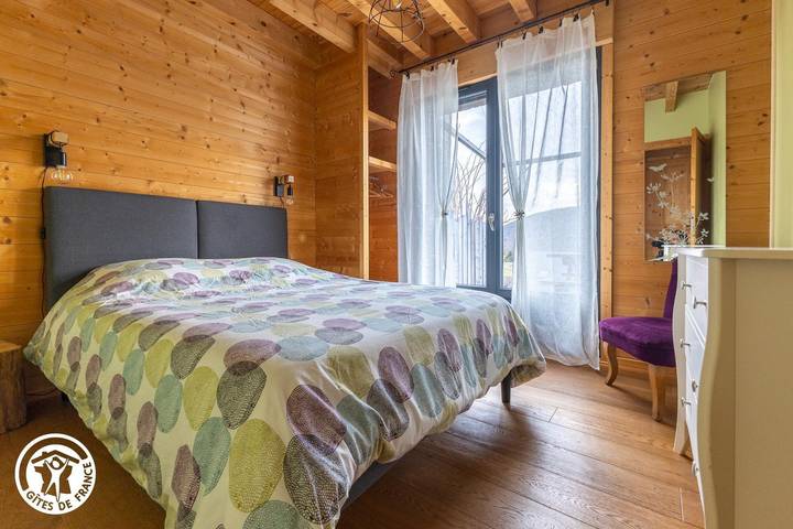 Gîte pour 6 personnes, avec jardin à Chambon-sur-Lac - 3