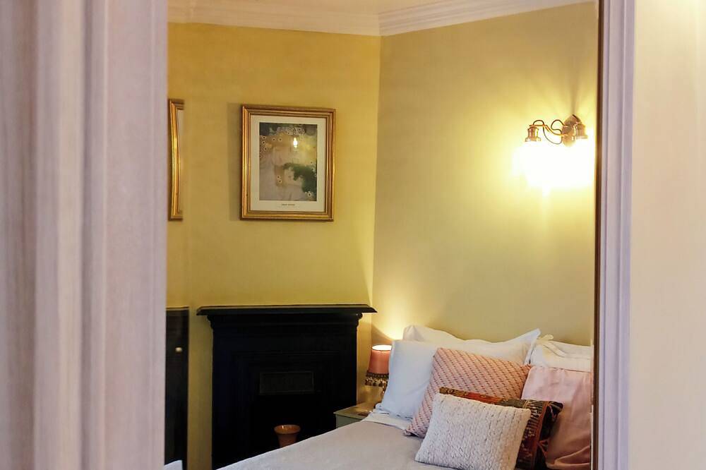 Central Lincoln Uk luxury Period home Bnb with 2 bedrooms & family bathroom. in Lincoln, Lincolnshire