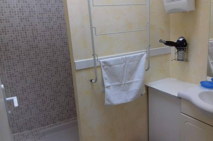 Gîte pour 4 personnes, avec piscine ainsi que jardin et terrasse à Saint-Maurice-d'Ibie - 4